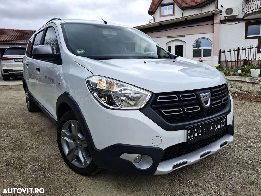 Dacia Lodgy TCe 115 Stepway - 1