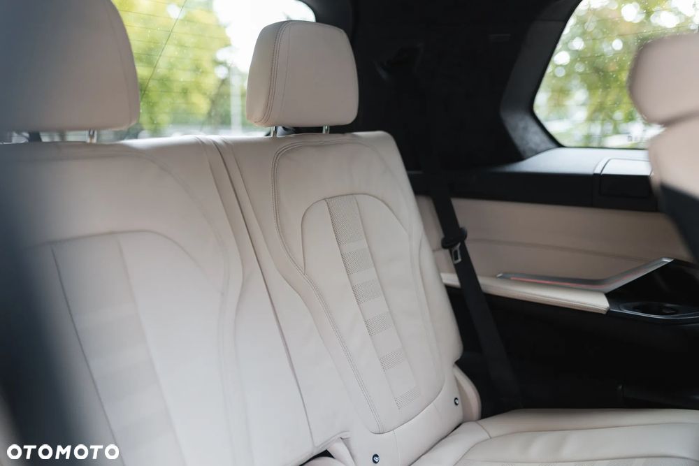 BMW X7 xDrive40i mHEV - 17