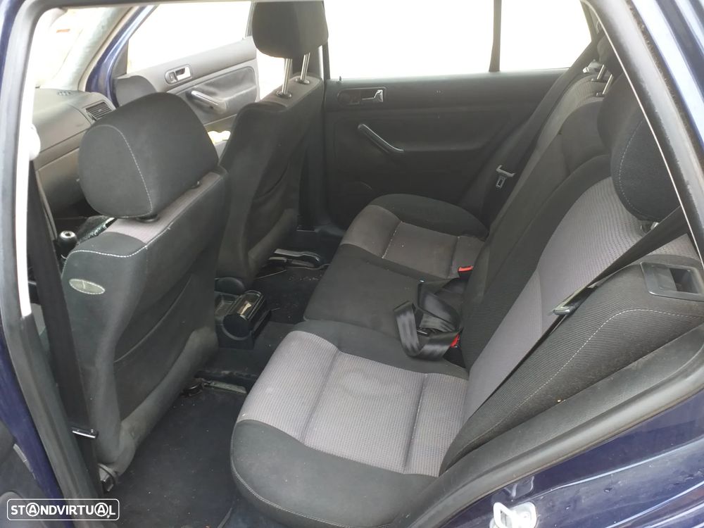 VW Golf 1.4i 25 Anos - 11