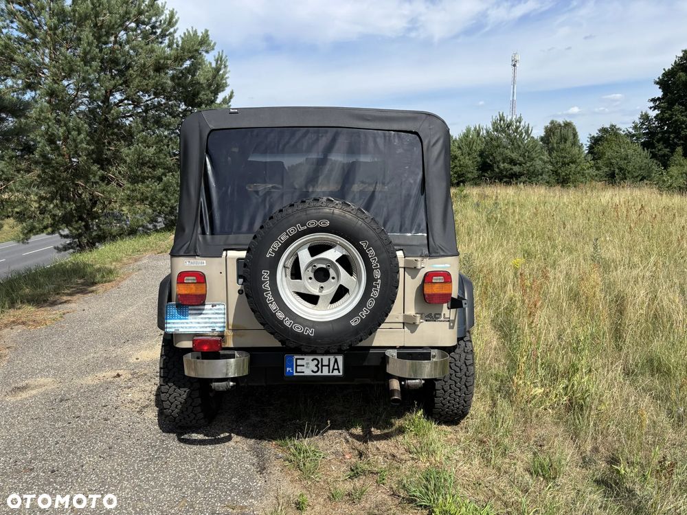 Jeep Wrangler - 9