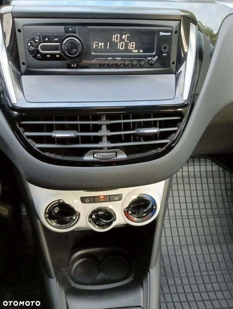 Peugeot 208 - 22