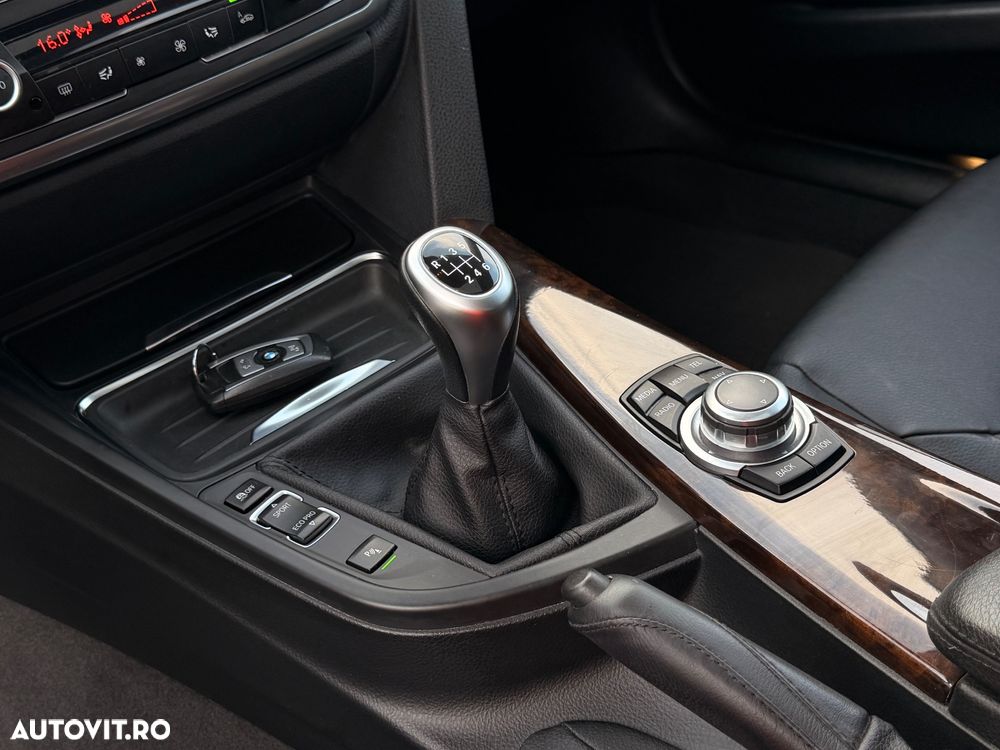 BMW Seria 3 320d Luxury Line - 37