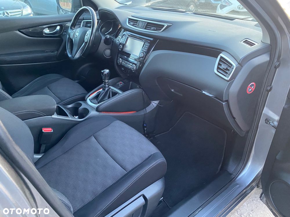 Nissan Qashqai 1.6 DIG-T N-Connecta - 28
