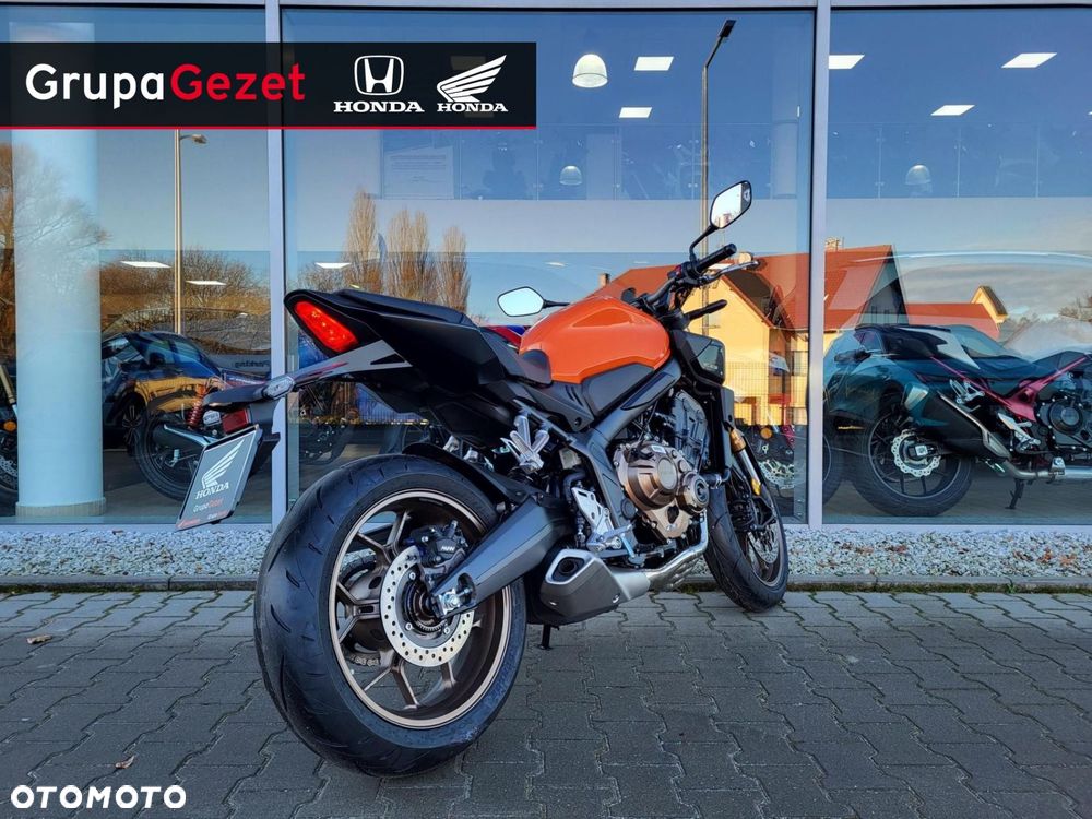 Honda CB - 12