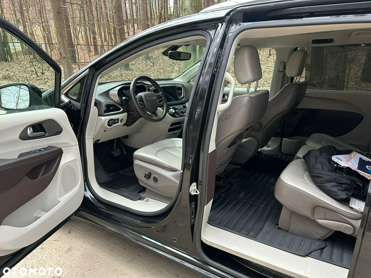 Chrysler Pacifica - 11