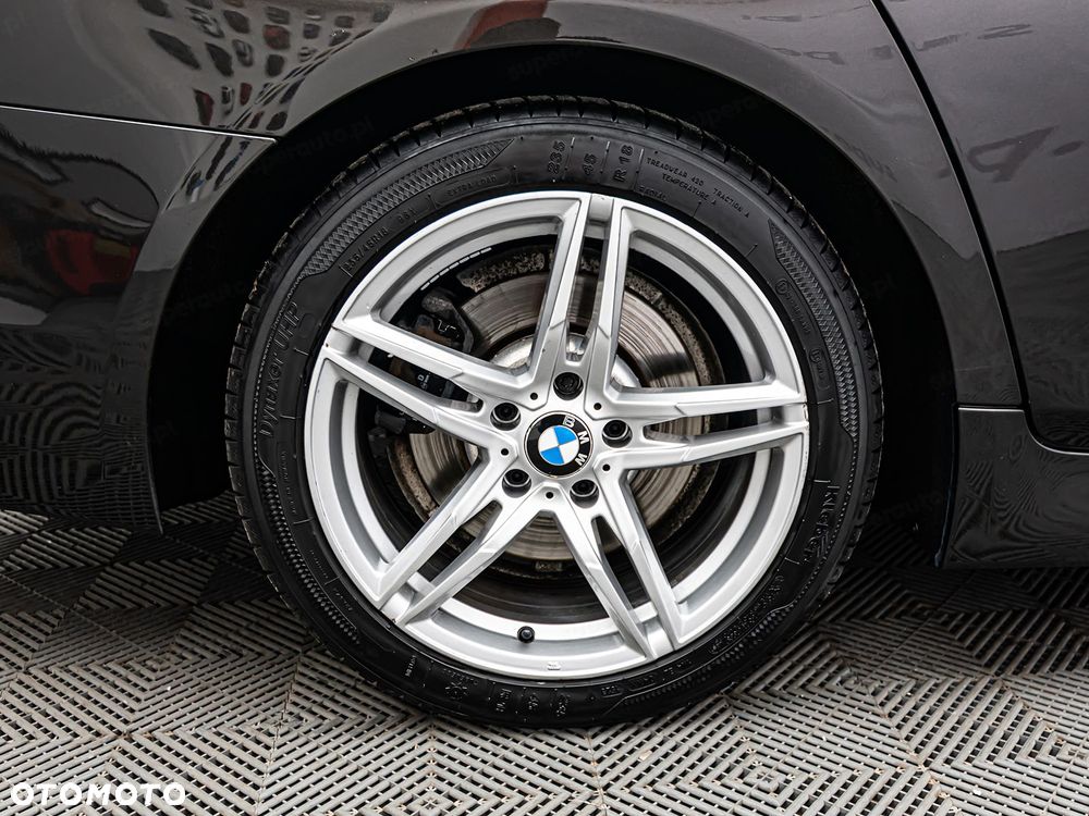 BMW Seria 5 520d xDrive - 33