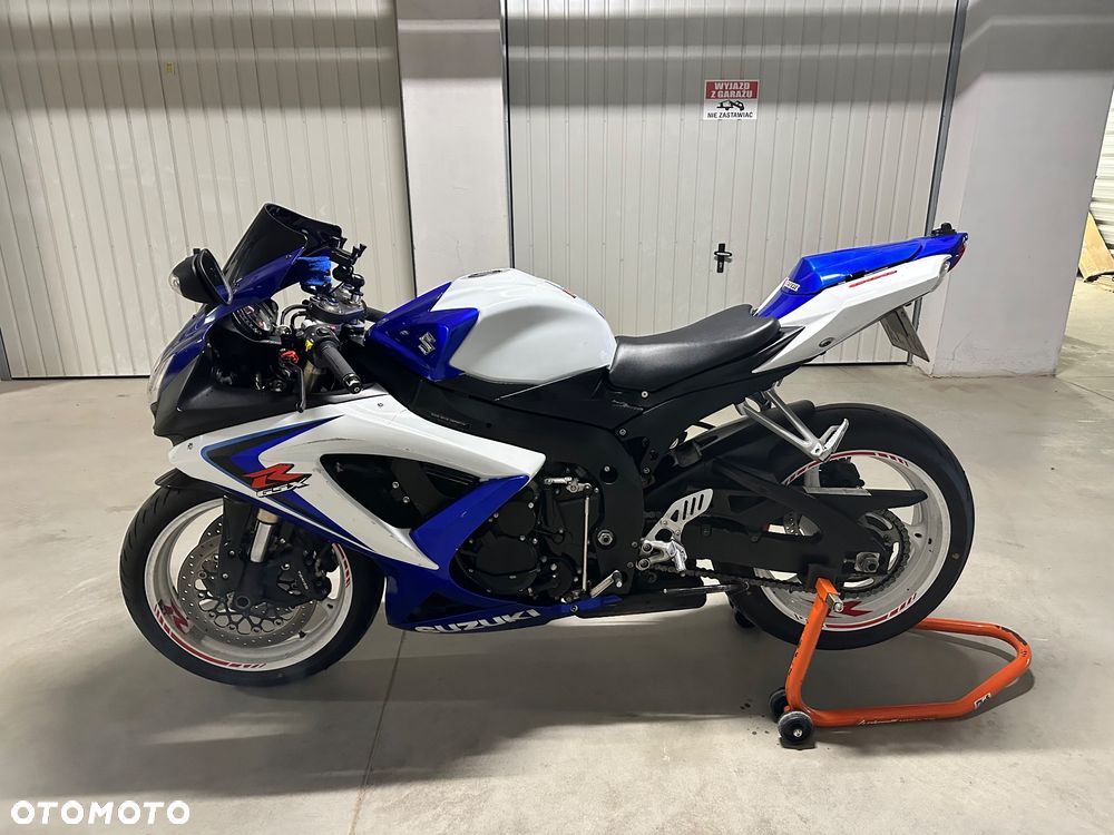 Suzuki GSX-R - 6