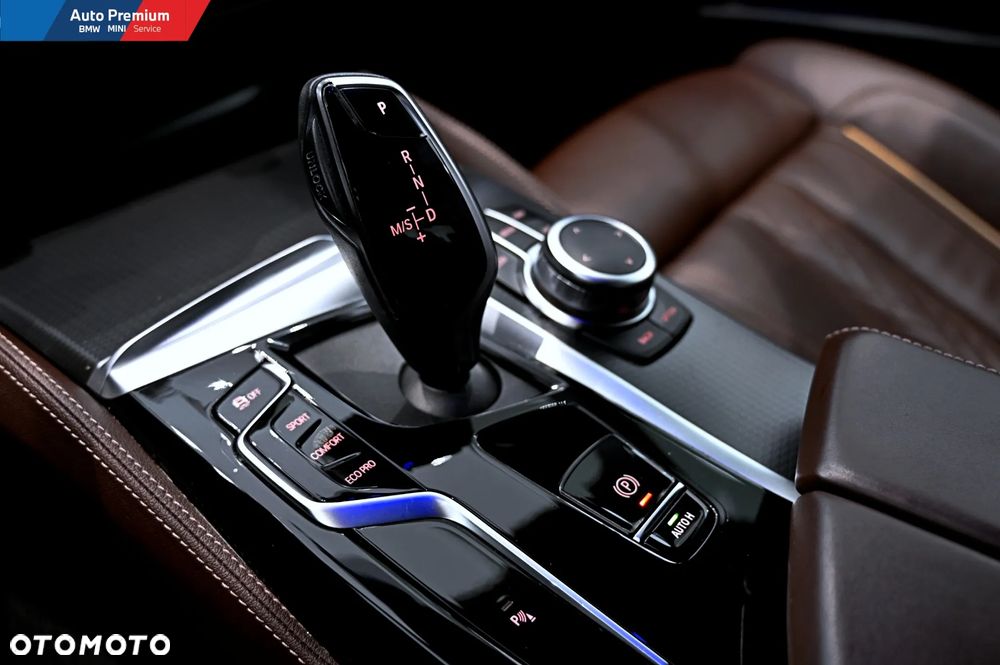 BMW Seria 5 530i xDrive - 9