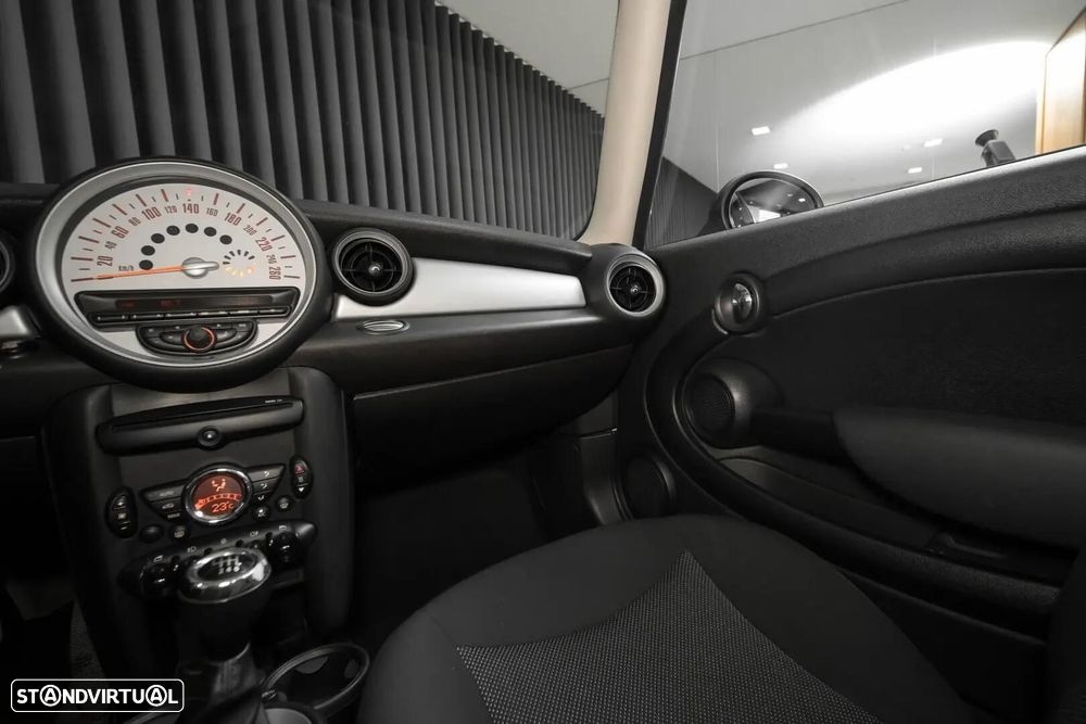 MINI 3 Portas One D - 16