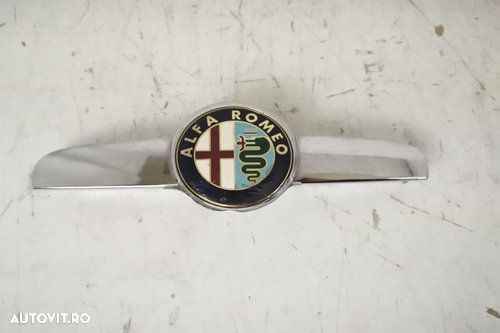 ornament grila centrala original crom cu emblema in stare buna alfa ro - 1