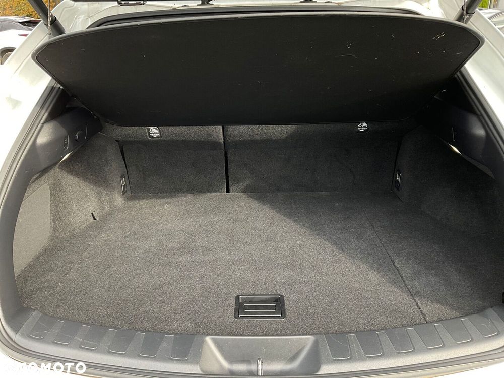Lexus UX 2024