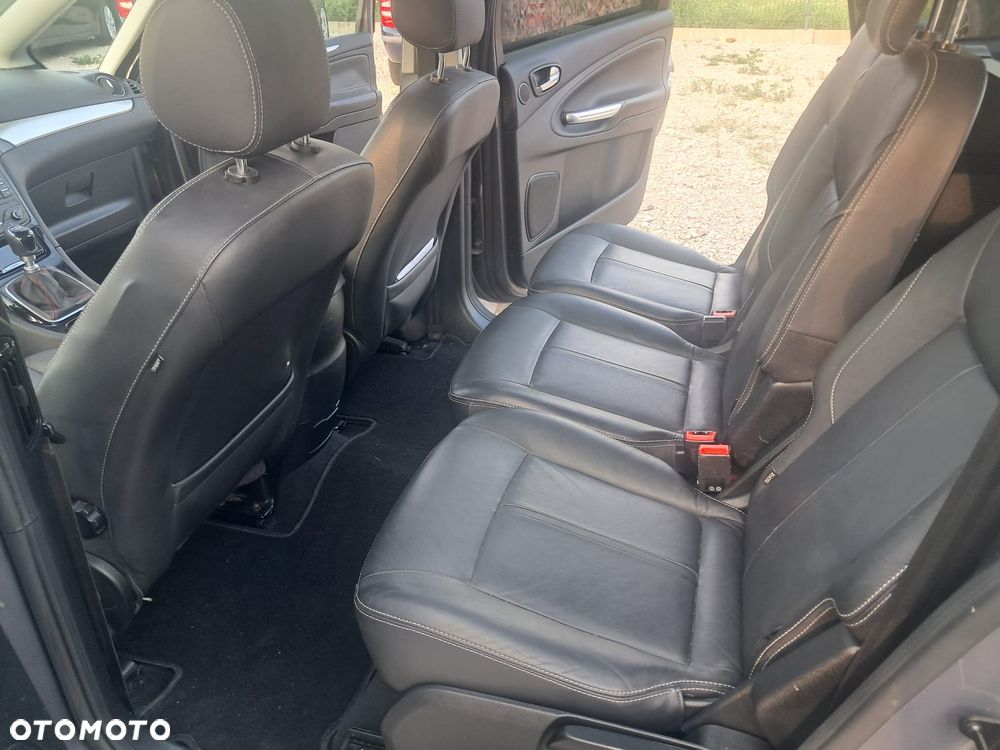 Ford S-Max - 11
