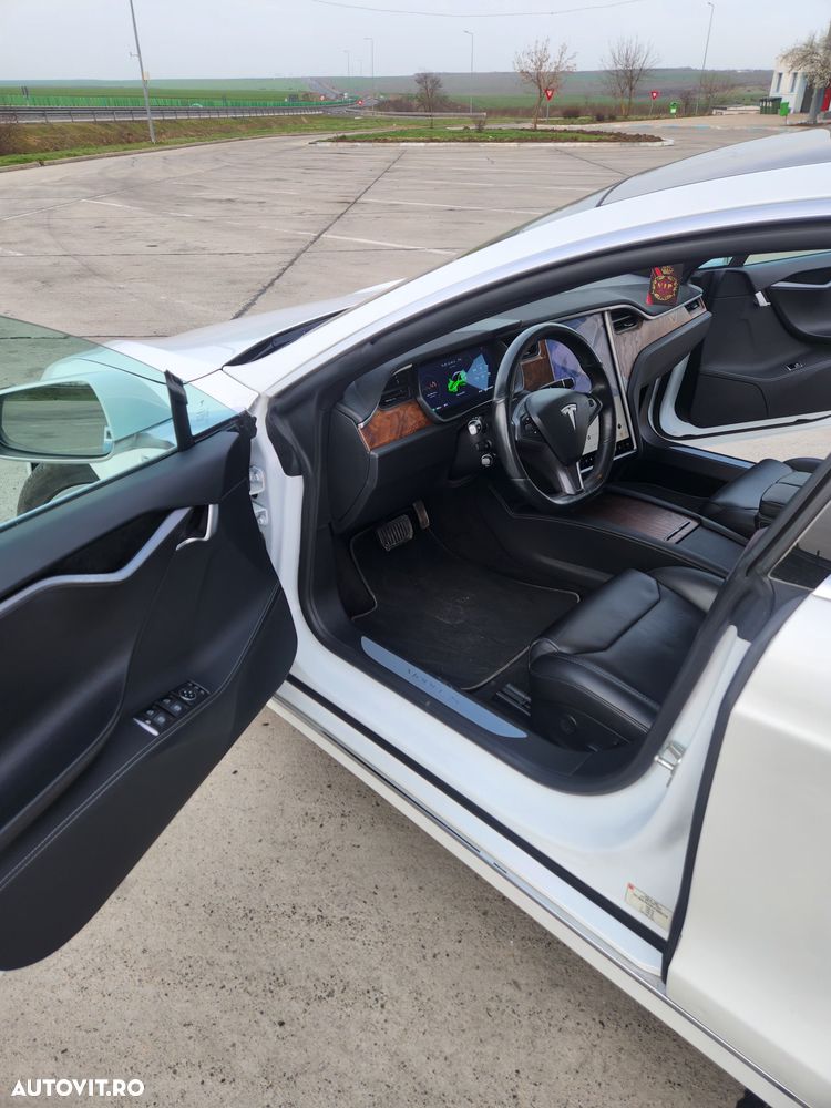 Tesla Model S - 9