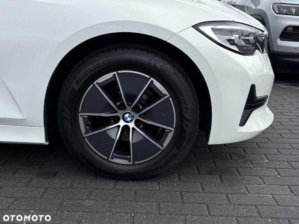 BMW Seria 3 318i - 38