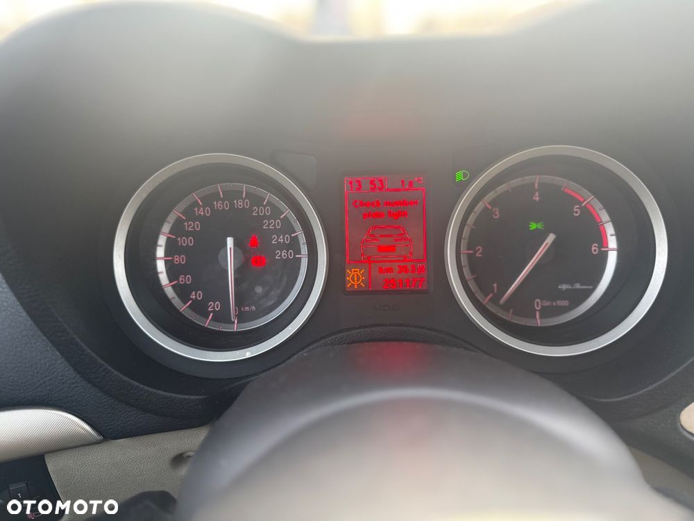 Alfa Romeo 159 1.9 JTDM 8V DPF Distinctive - 28