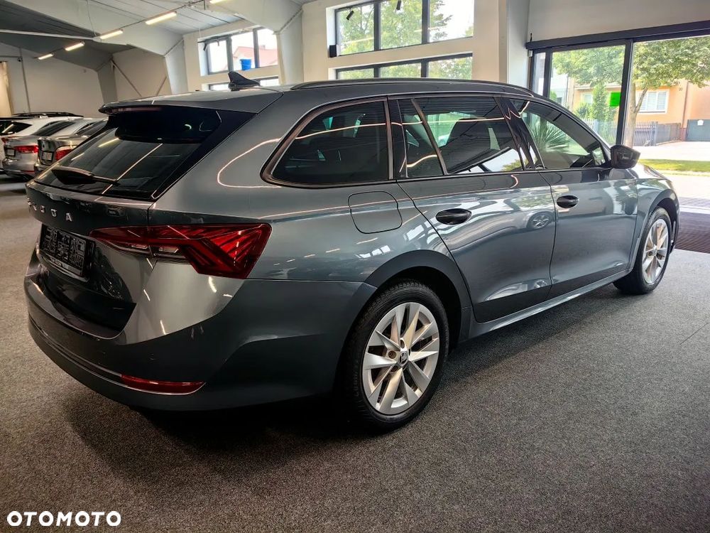 Skoda Octavia Combi 2.0 TDI DSG Exclusive Plus - 4