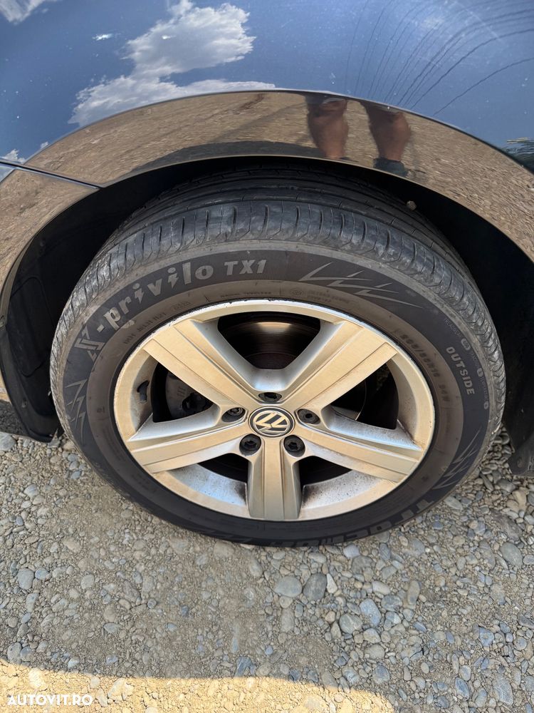 Volkswagen Golf 1.6 TDI DPF Highline - 10