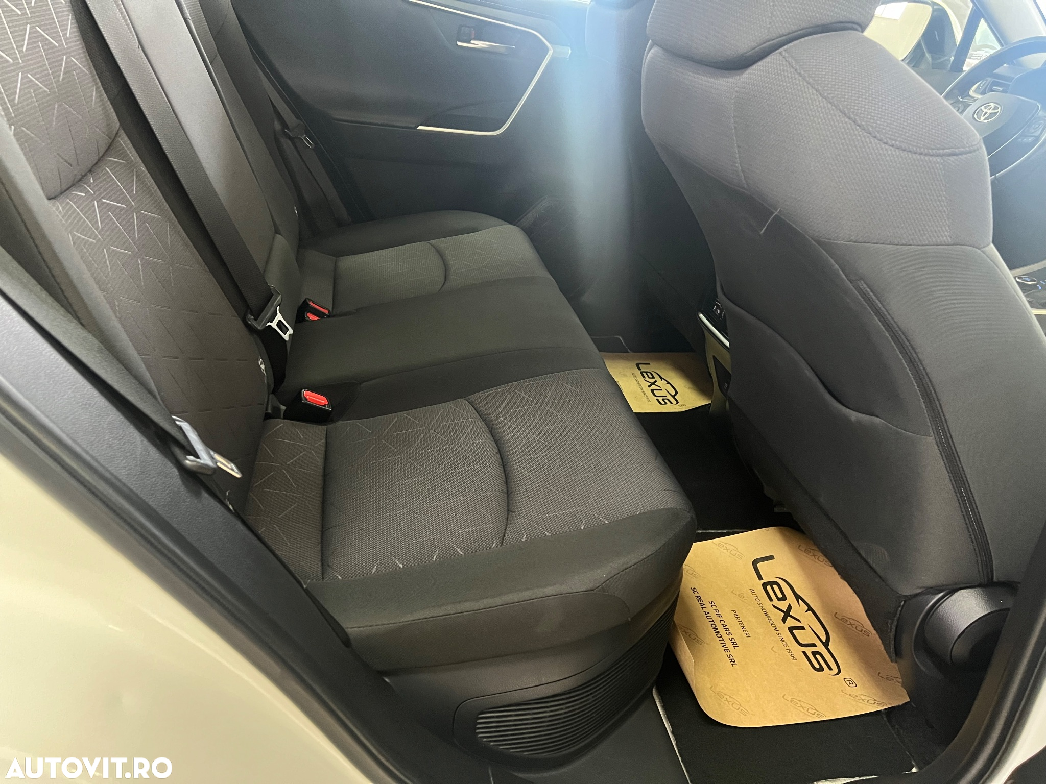 Toyota RAV4 - 11