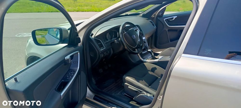 Volvo XC 60 D4 Drive-E Momentum - 9