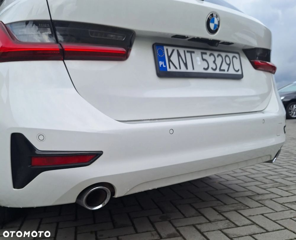 BMW Seria 3 330i xDrive Sport Line sport - 40