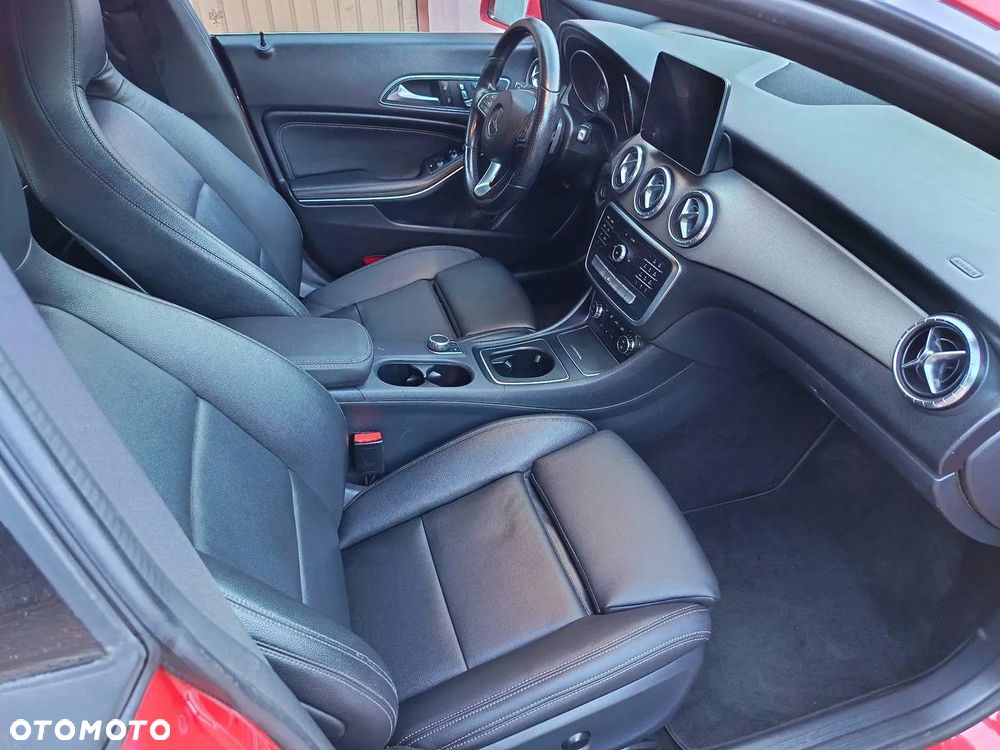 Mercedes-Benz CLA 250 7G-DCT Peak Edition - 11