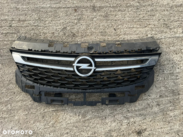 OPEL ASTRA V K ATRAPA GRILL PRZÓD ORYGINAŁ Szkielet 13464791
