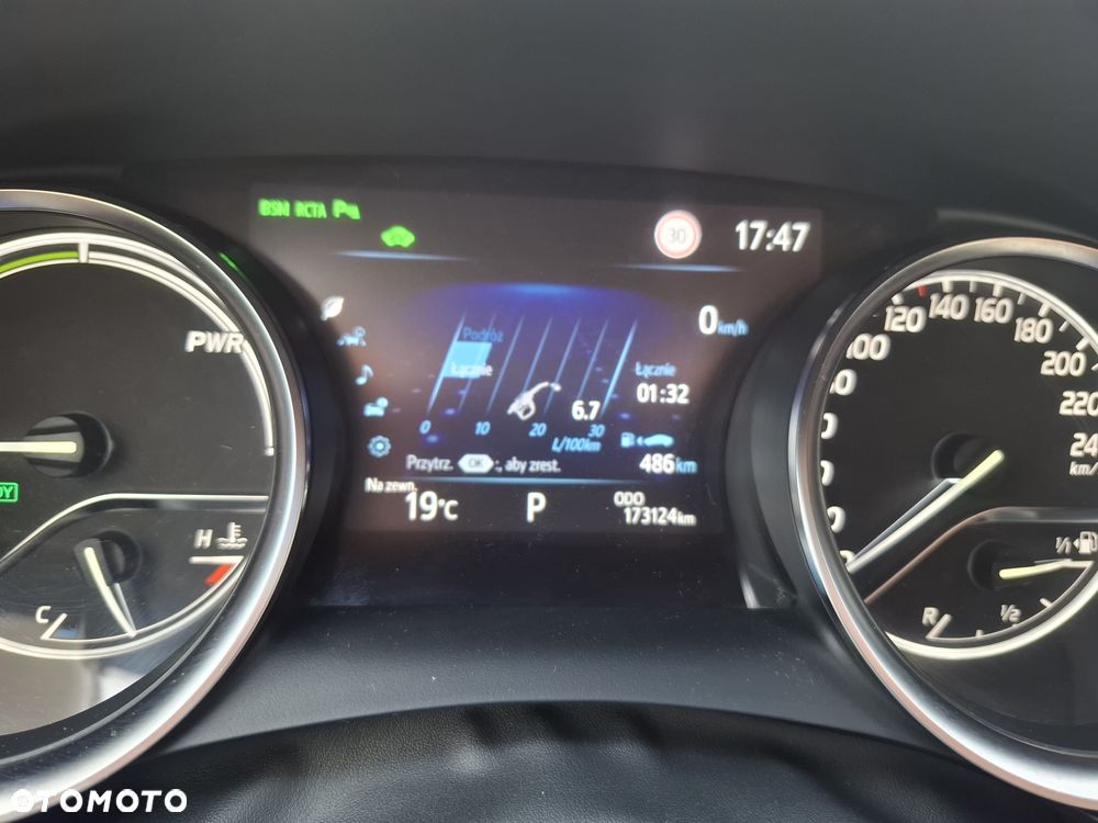 Toyota Camry - 11