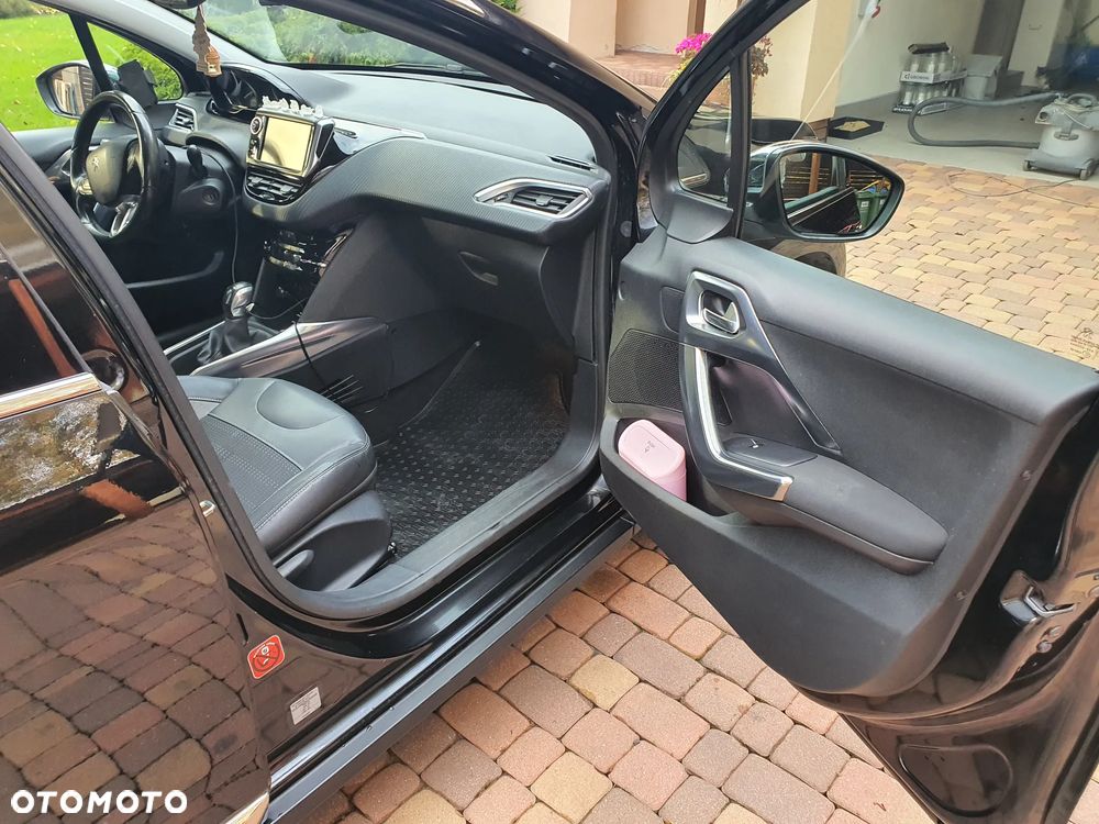 Peugeot 2008 1.2 VTi Allure - 12