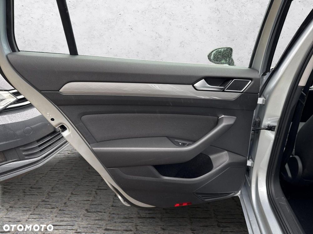 Volkswagen Passat 2.0 TDI EVO Business - 38