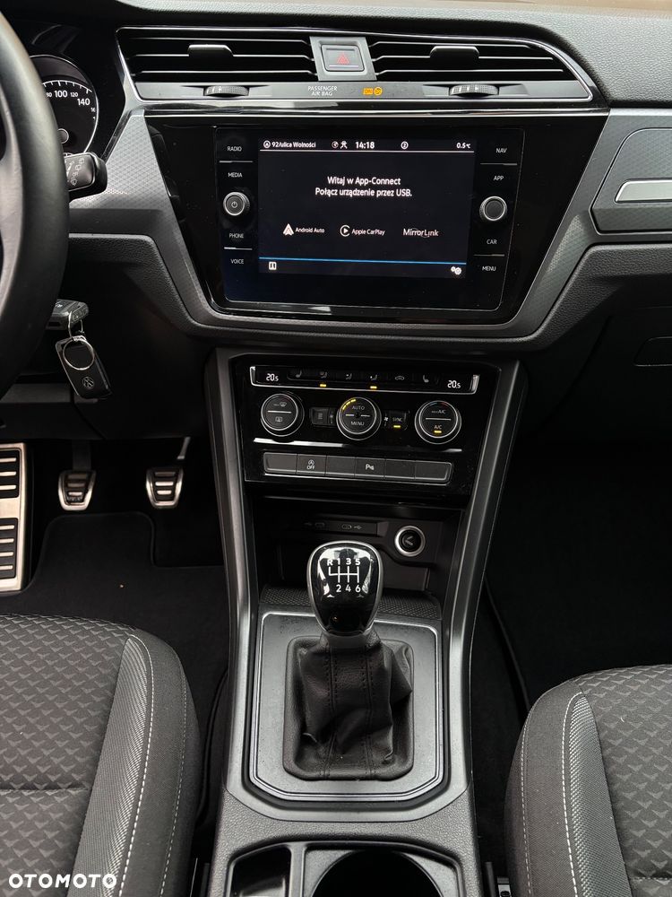 Volkswagen Touran - 8