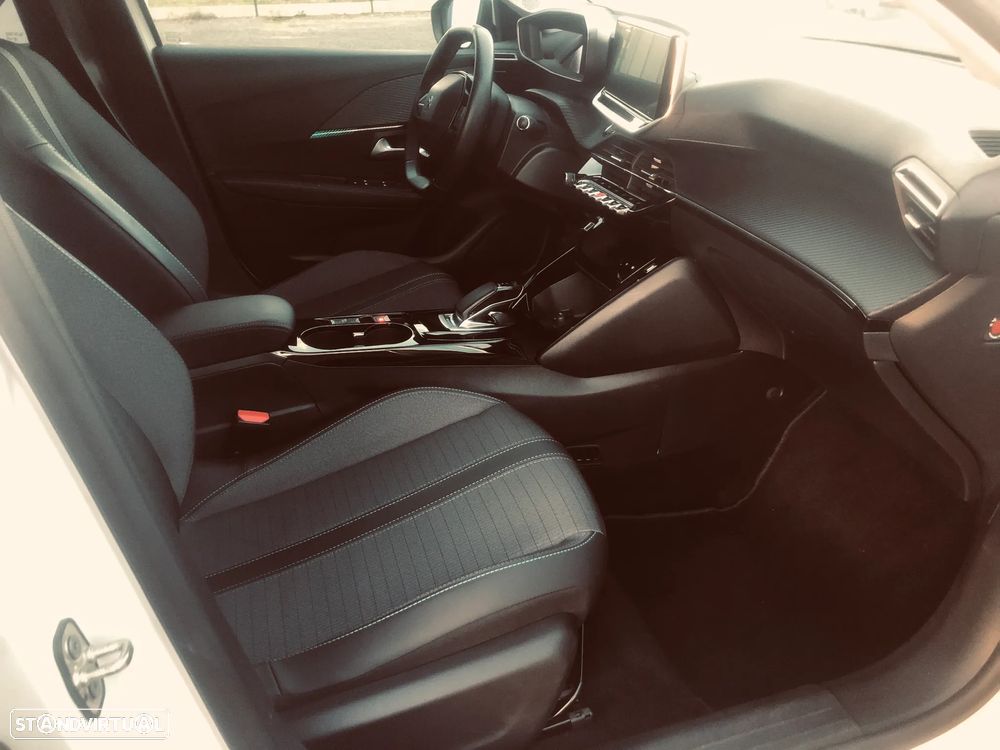 Peugeot e-208 Allure - 7