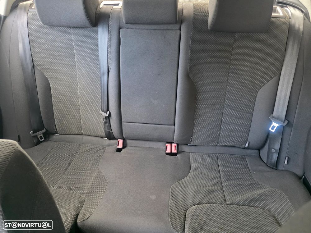 VW Passat 2.0 TDI Highline IM - 18