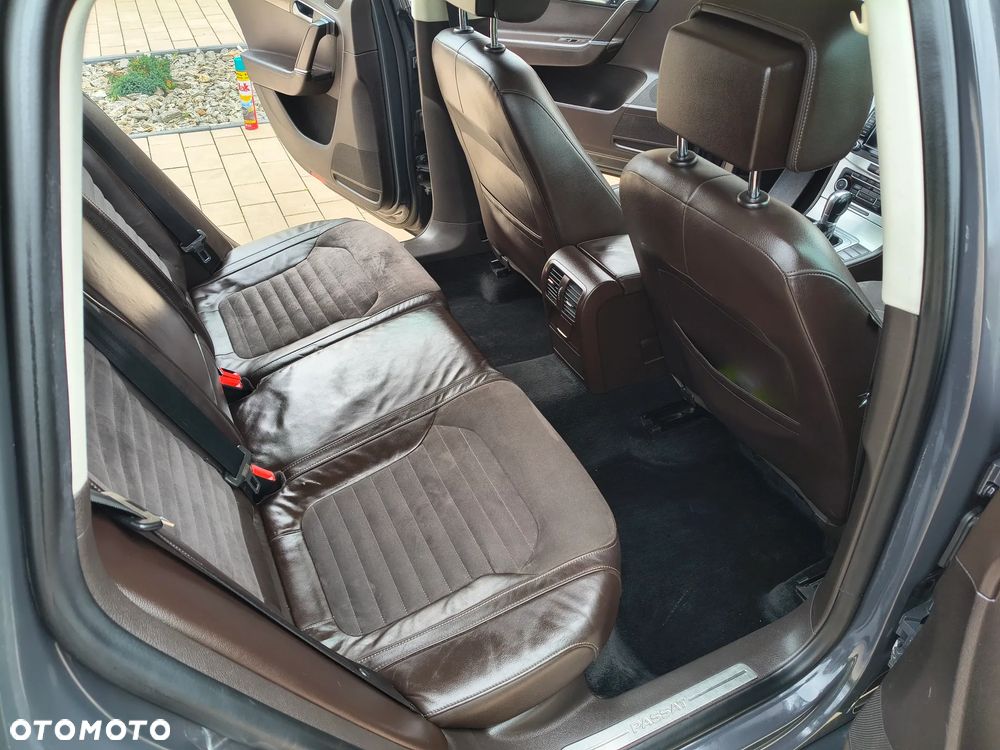 Volkswagen Passat 2.0 TDI DPF Sportline DSG - 13