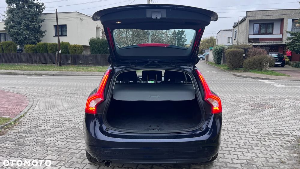 Volvo V60 D2 Momentum - 23