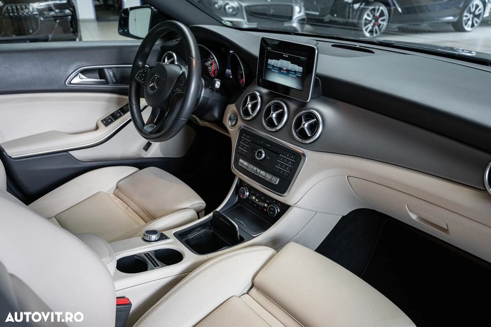 Mercedes-Benz CLA 220 d 4Matic 7G-DCT - 10