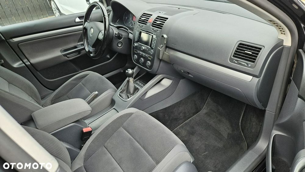 Volkswagen Golf 2.0 TDI DPF Highline - 16