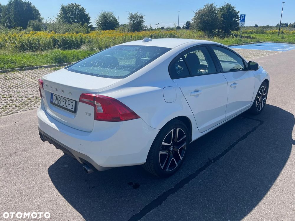 Volvo S60 T5 Drive-E Dynamic Edition (Kinetic) - 6