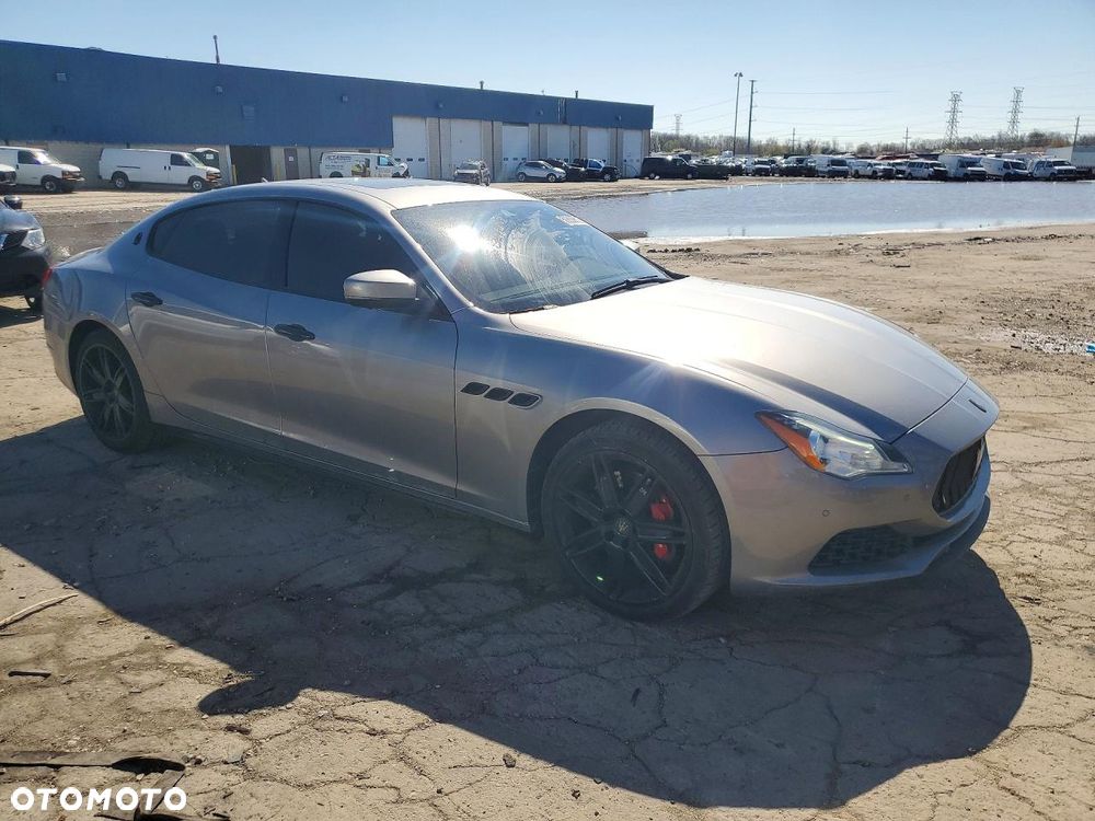 Maserati Quattroporte - 5