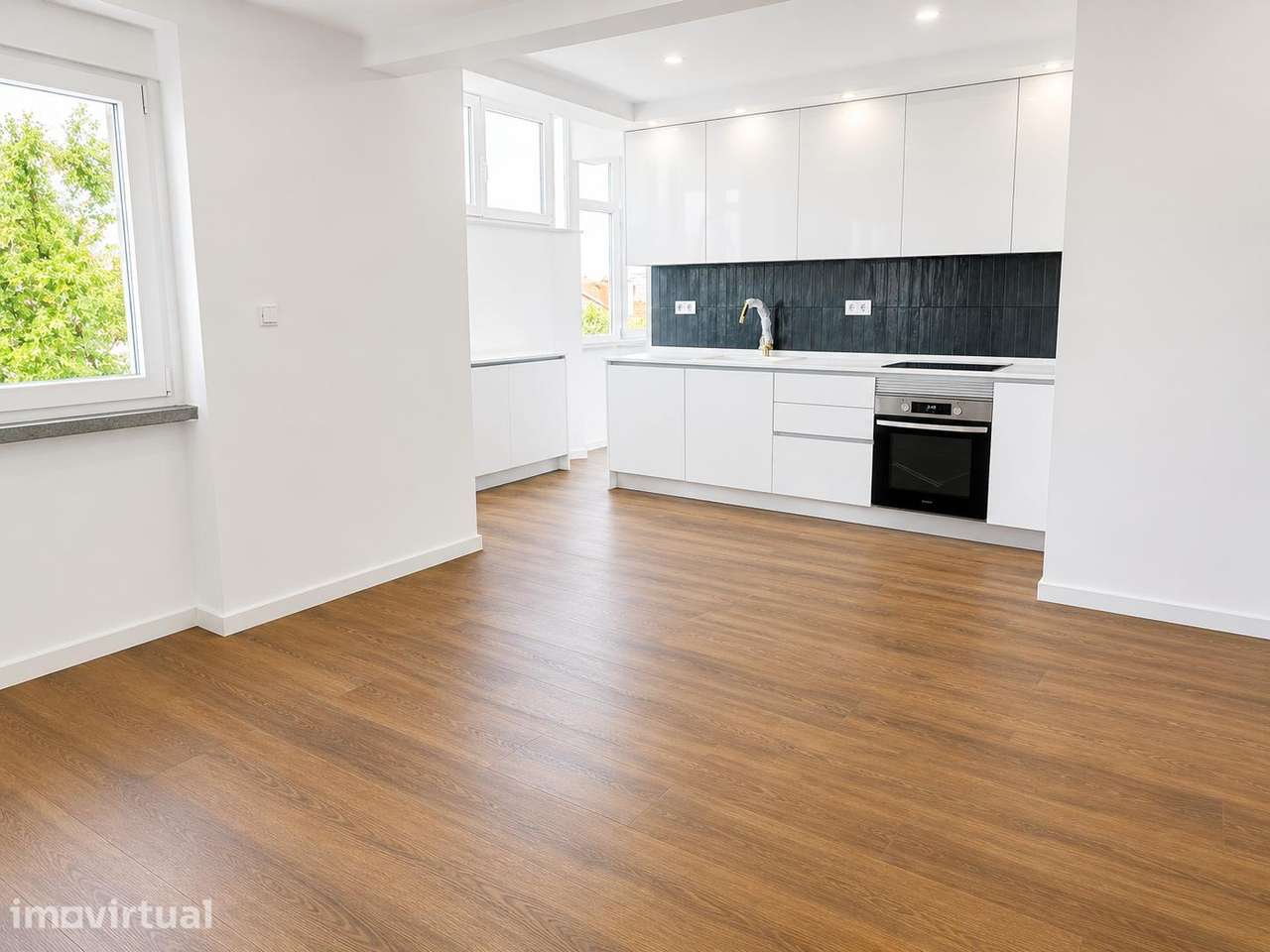 Apartamento T2 Renovado com Cozinha Equipada e Duas Frentes – Amadora - Grande imagem: 4/24