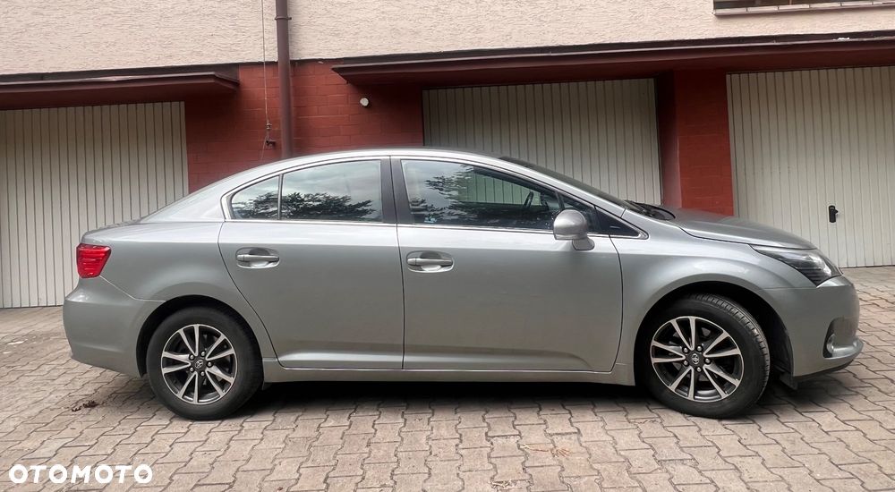 Toyota Avensis 2.0 D-4D Premium - 9