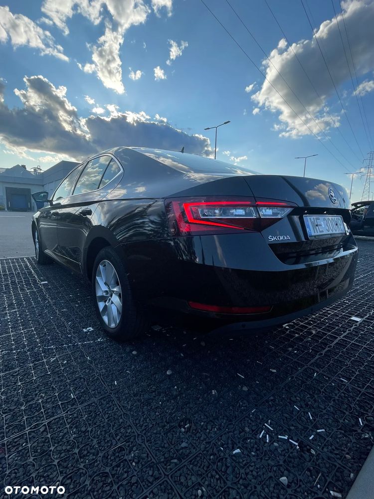 Skoda Superb 2.0 TDI Ambition DSG - 15