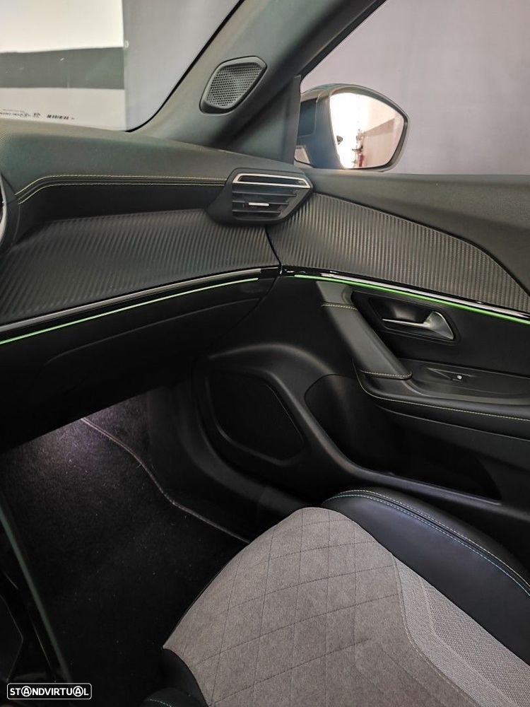 Peugeot e-2008 50 kWh GT - 13