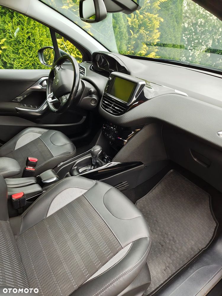 Peugeot 2008 1.2 Pure Tech GPF Allure S&S EAT6 - 8