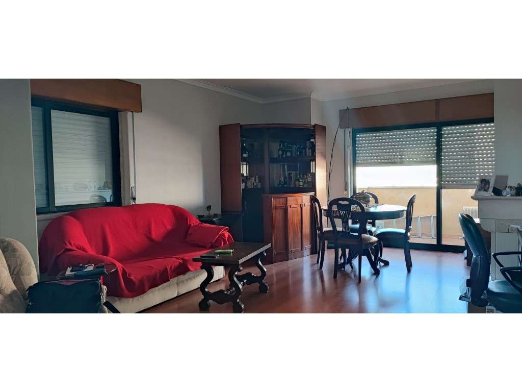 Apartamento T2 com Vista Rio e uma Box na Póvoa de Santa Iria - Grande imagem: 4/15