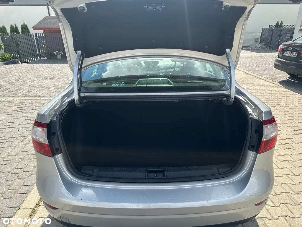 Renault Fluence 1.6 16V Expression - 5