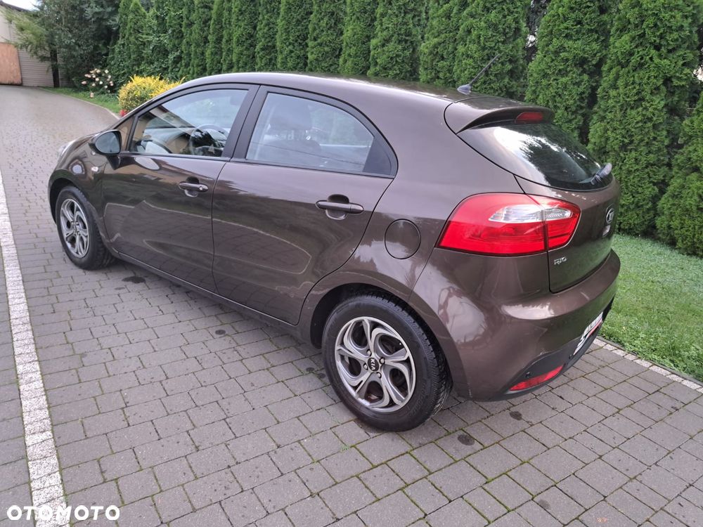 Kia Rio 1.2 L - 5