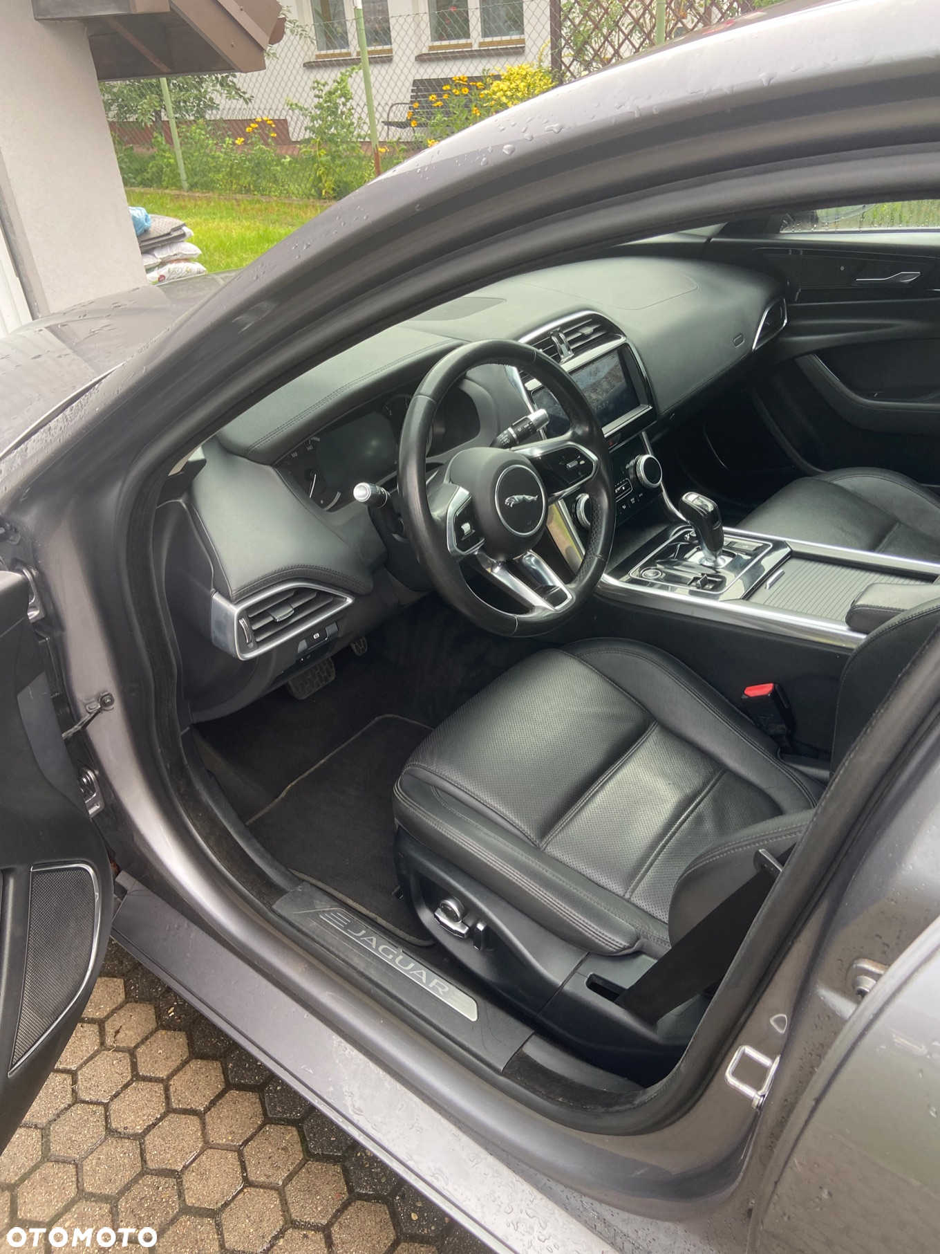 Jaguar XE 2.0 D180 SE - 14