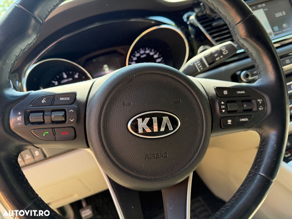 Kia Carnival - 10