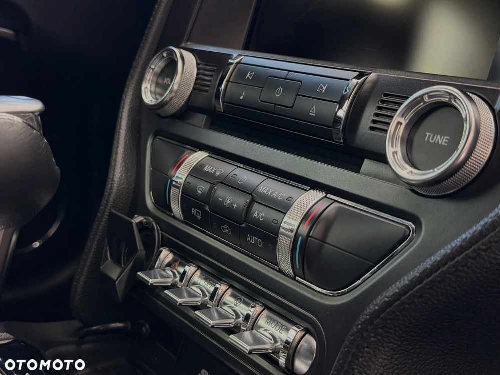 Ford Mustang - 22