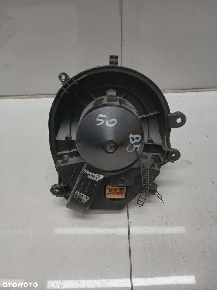 SILNICZEK WENTYLATOR DMUCHAWY NAWIEWU PASSAT B5 BORA 8D1820021 - 2